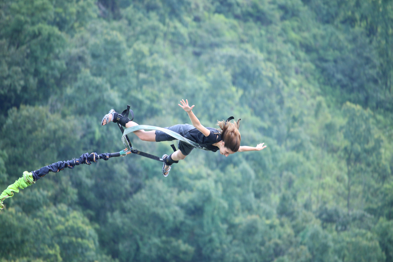 define bungee jumping